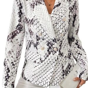 Chic Black and White Fitted Blouse with Notched Collar